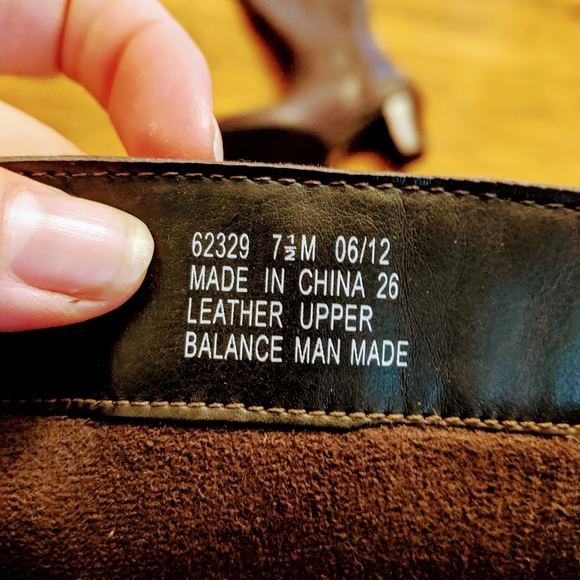 NWOT Clark Dark Brown Heeled Leather boots - 7.5 - Picture 5 of 8